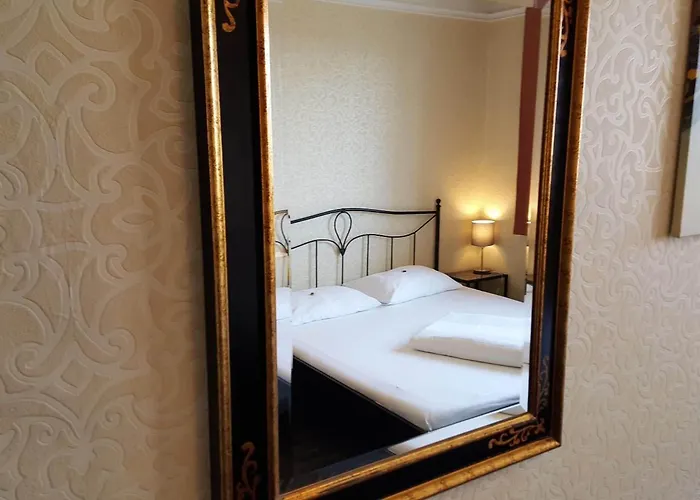 Goldene Spinne Hotel 3*